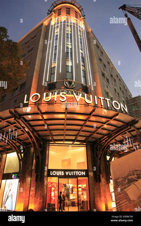 louis vuitton vietnam store.